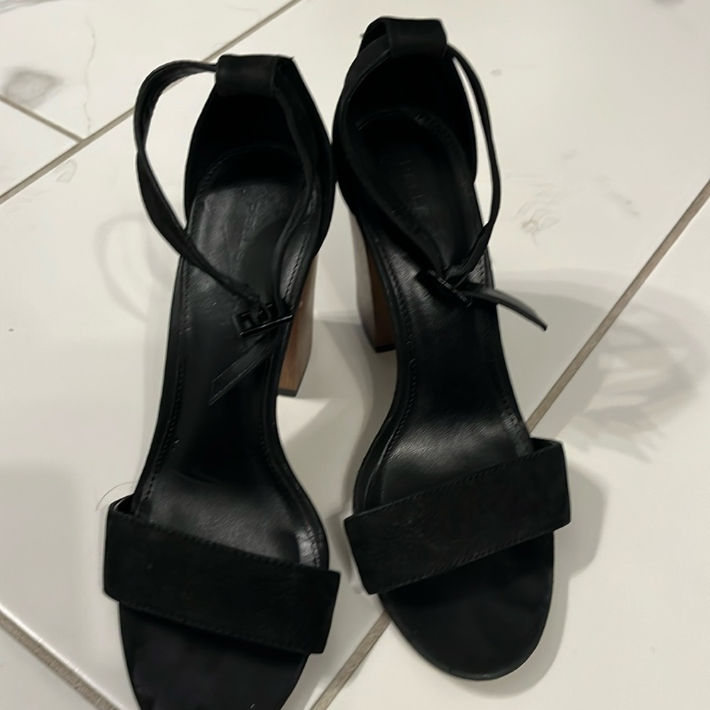 Pelle Moda wood heel black shoe